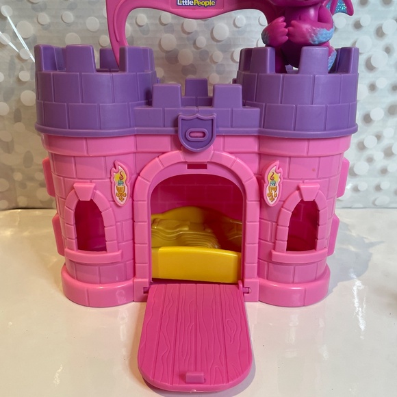 LITTLE PEOPLE FISHER PRICE PLAY AND N GO 🏰CASTLE - Picture 7 of 13